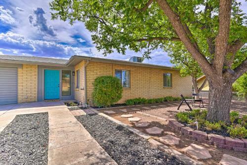 Vibrant Family Home With Grill, Walk Downtown!