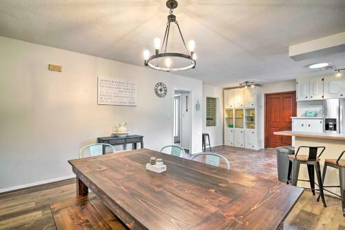 Vibrant Family Home With Grill, Walk Downtown!