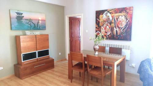Andri's Spacious Apartment Near The Beach
