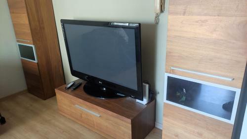 Andri's Spacious Apartment Near The Beach