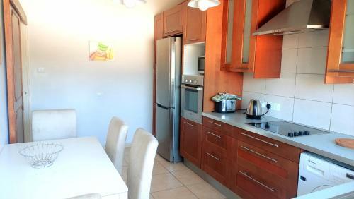 Andri's Spacious Apartment Near The Beach