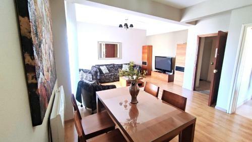 Andri's Spacious Apartment Near The Beach
