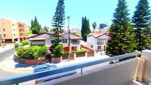 Andri's Spacious Apartment Near The Beach