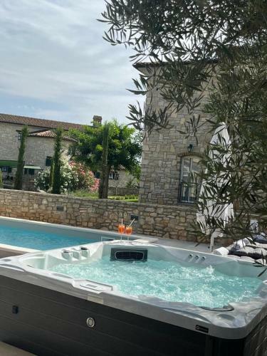 Villa Salvia With Private Pool And Jacuzzi