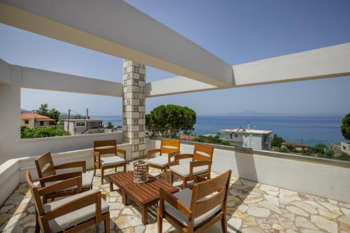 Villa Bay's Balcony Verga