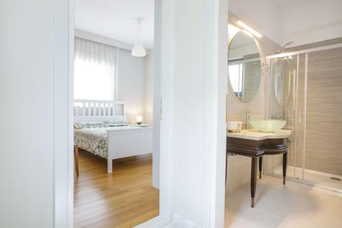 Villa Bay's Balcony Verga