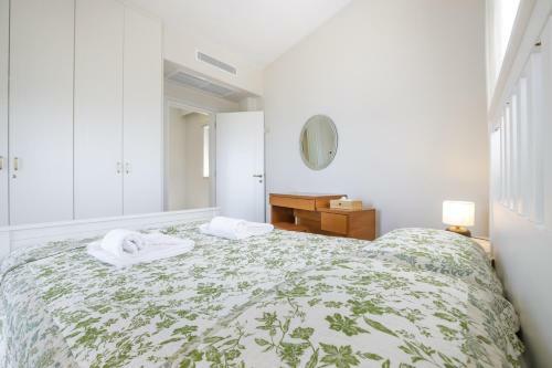 Villa Bay's Balcony Verga