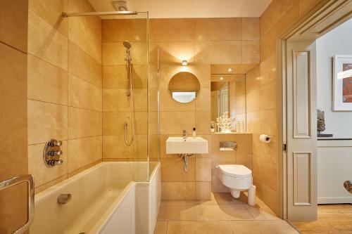 Pope Lodge: Stunning Stone Coach House Conversion