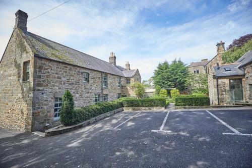 Pope Lodge: Stunning Stone Coach House Conversion