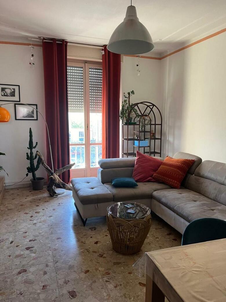 Hostal Incantevole E Spaziosa Camera In Centro