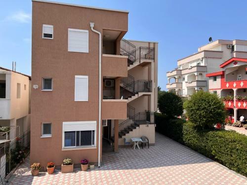 Brona Apartments