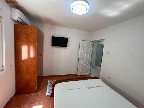 Brona Apartments