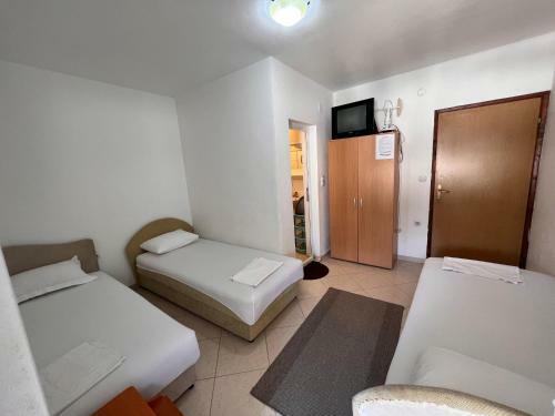 Brona Apartments