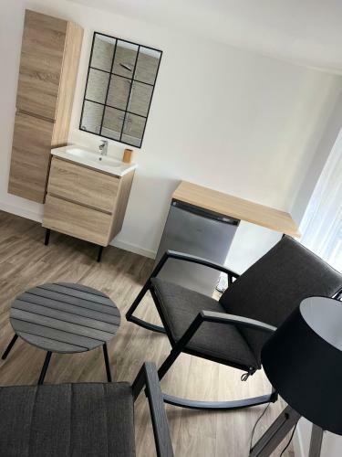 Hostal Room In Guest Room - Comfortable Room 35m2