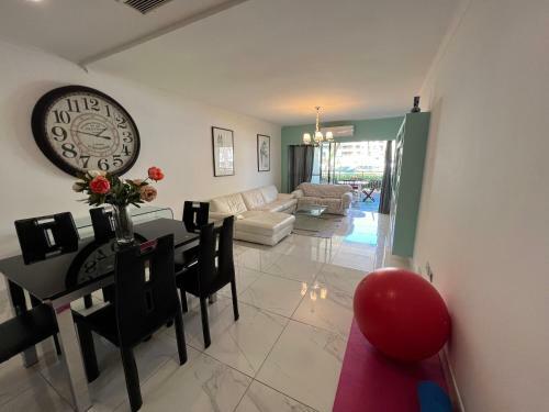 Sea & Marina View Apartment In Portomaso