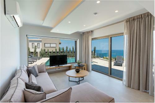 Luxurious Villa Aqua - With 2 Heated Pools