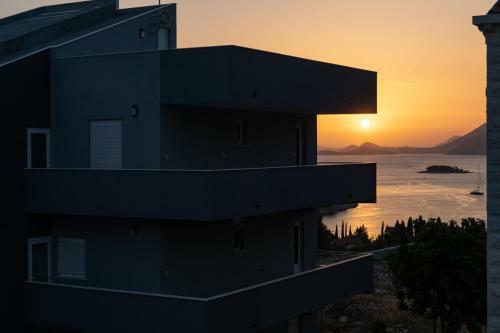 Apartment With Stunning View!