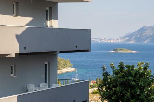 Apartment With Stunning View!