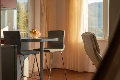 Apartment With Stunning View!