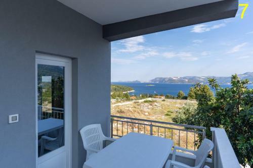 Apartment With Stunning View!