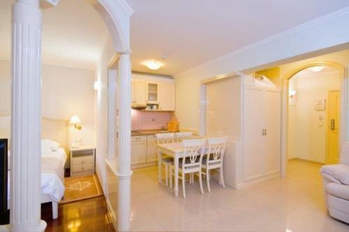 Hostal Apartments And Rooms Beachfront Luxury Condos