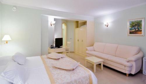 Hostal Apartments And Rooms Beachfront Luxury Condos
