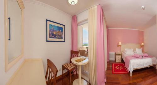 Hostal Apartments And Rooms Beachfront Luxury Condos