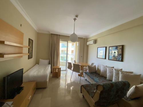 One Bedroom Apartment Inside Gold City