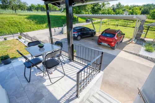 Apartment Izvir Lahinje