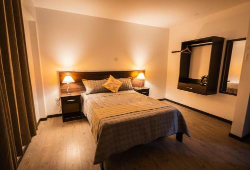 Hotel Huayas