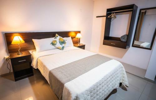 Hotel Huayas