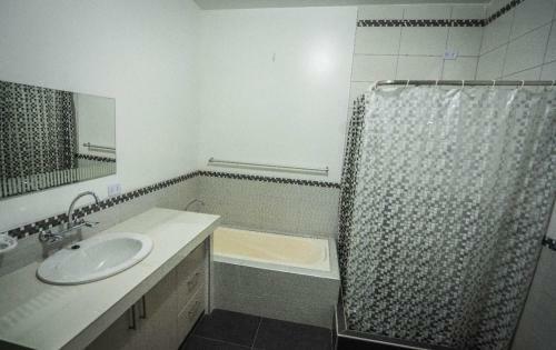 Hotel Huayas