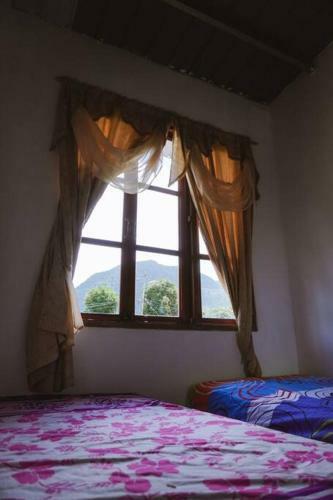 Agradable Casa De Dos Pisos En El Valle De Ant�n
