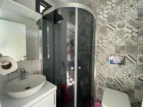 Detached Villa In �e?me Center