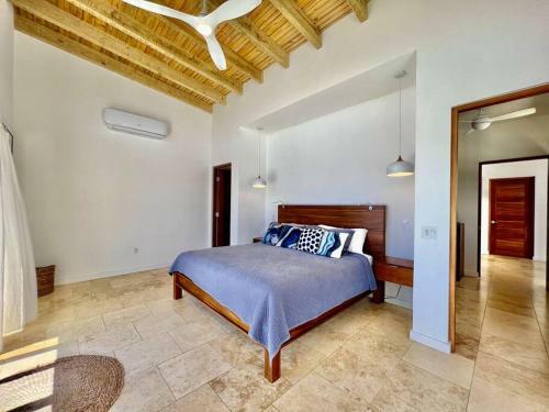 Villa Larimar @lighthouse, West Bay