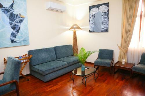 Coconut Grove Regency Hotel
