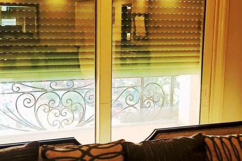 Spacious Executive Luxury Apartment With Balcony