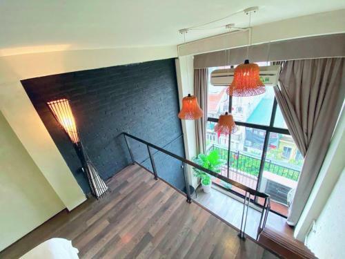 Mayhouse - Duplex Sky View 01hb