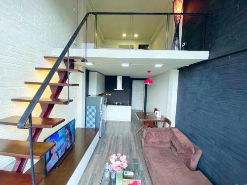 Mayhouse - Duplex Sky View 01hb
