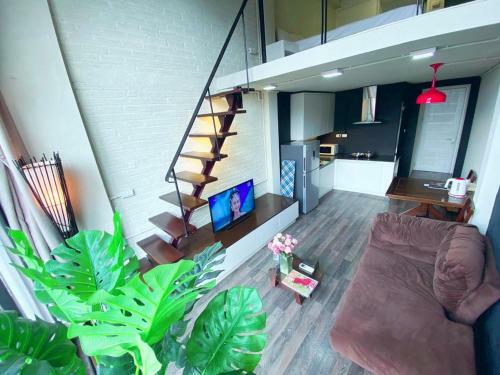 Mayhouse - Duplex Sky View 01hb