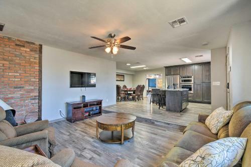 Charming Home Less Than 11 Mi To Downtown Phoenix!