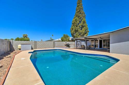 Charming Home Less Than 11 Mi To Downtown Phoenix!