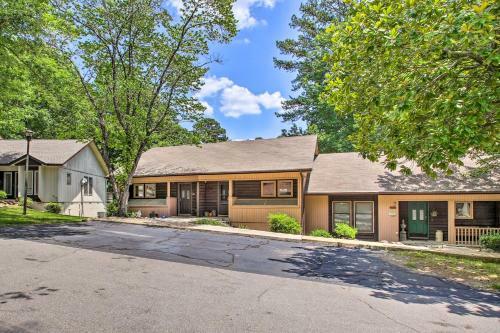Updated Townhome With Deck, Grill And Sunroom!