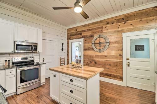 Historic Mountain Home Haven With Large Yard!
