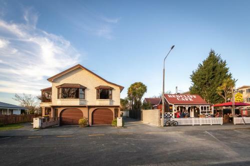 Redcliff House - Te Anau Holiday Home