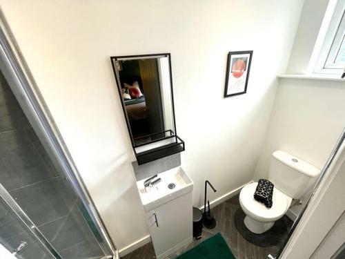 Hostal 5 Bed Home On Birdwell Road - Free Parking