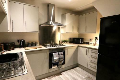 Hostal 5 Bed Home On Birdwell Road - Free Parking
