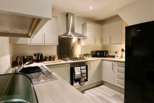Hostal 5 Bed Home On Birdwell Road - Free Parking