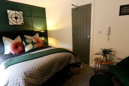 Hostal 5 Bed Home On Birdwell Road - Free Parking