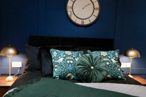Hostal 5 Bed Home On Birdwell Road - Free Parking